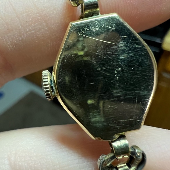 Rare vintage 14k gold Waltham ladies watch. - Picture 3 of 9